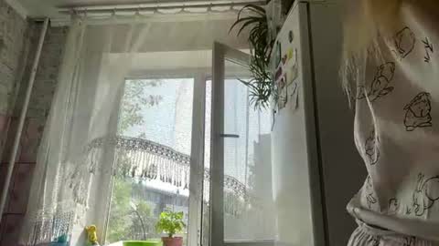 Snapshot of crystalstipp chatting on June 24, 5:39 am crystalstipp online show from June 24, 5:39 am