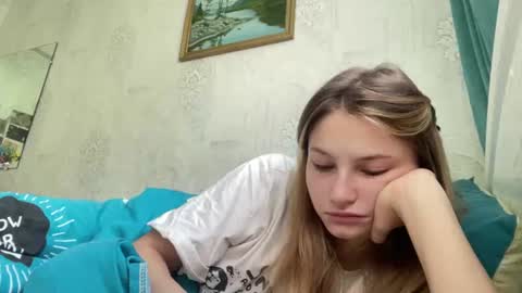 Snapshot of crystalstipp chatting on July 5, 4:19 am crystalstipp online show from July 5, 4:19 am