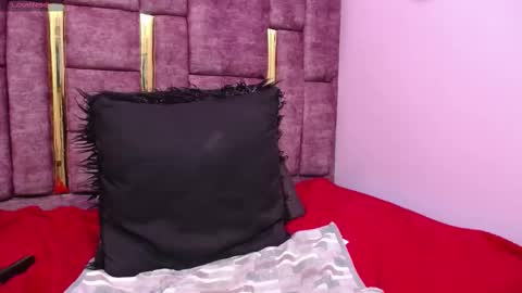 Snapshot of crystaltemptress chatting on February 25, 6:53 pm ASHLEY online show from February 25, 6:53 pm