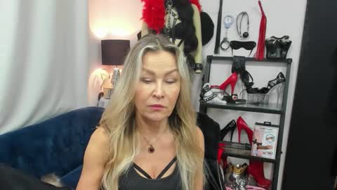 CrystalHotty online show from November 17, 6:19 am