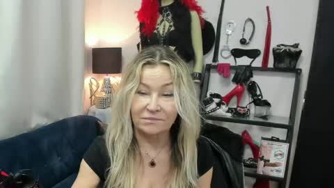 CrystalHotty online show from April 14, 4:40 am