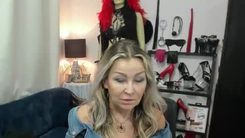CrystalHotty online show from June 17, 4:26 am
