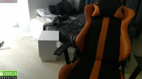 Snapshot of crystalyss chatting on February 16, 2:31 am Lia online show from February 16, 2:31 am