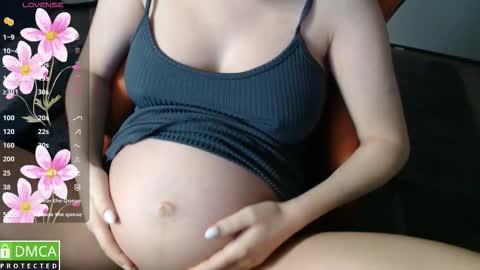 Snapshot of crystalyss chatting on October 6, 2:42 am Lia online show from October 6, 2:42 am