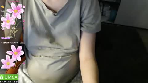 Snapshot of crystalyss chatting on October 7, 2:53 am Lia online show from October 7, 2:53 am