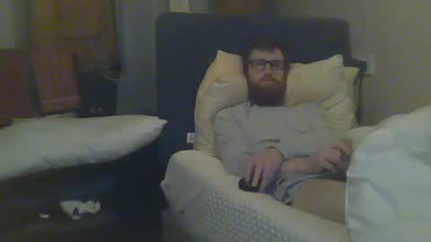 Snapshot of cs014g8493 chatting on December 19, 1:07 am chris online show from December 19, 1:07 am