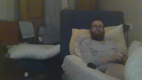 Snapshot of cs014g8493 chatting on February 3, 1:09 am chris online show from February 3, 1:09 am