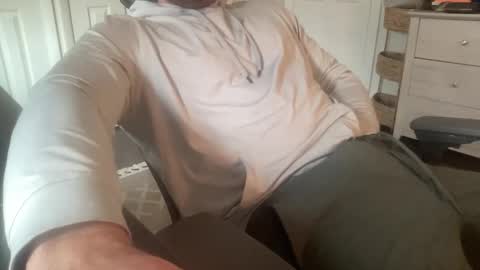 cuckgriff23 online show from April 14, 1:50 pm