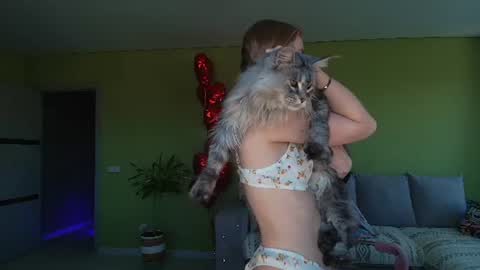 Snapshot of cuddle_kitten chatting on June 12, 5:17 am Alexia online show from June 12, 5:17 am