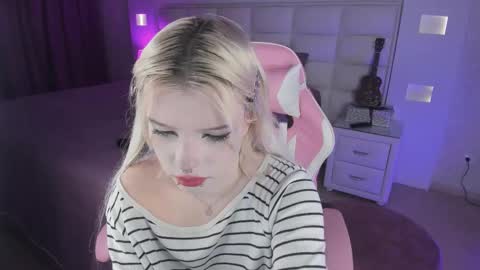 Cuddly Kitten online show from September 22, 10:12 pm