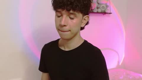 Cuddly online show from February 19, 5:47 am