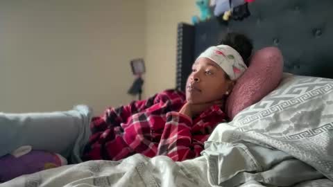 cum2charmxx online show from April 16, 7:47 pm