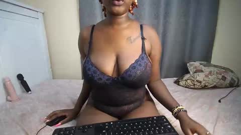 Snapshot of cum_central chatting on October 19, 9:26 pm cum_central online show from October 19, 9:26 pm