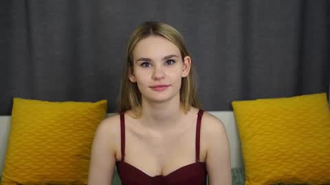 Naomi online show from October 21, 9:15 pm