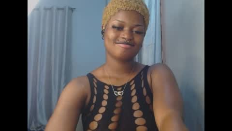 Snapshot of cum_ebony_petitxx chatting on June 23, 6:44 am cath online show from June 23, 6:44 am