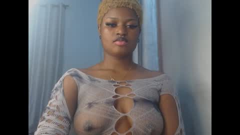 Snapshot of cum_ebony_petitxx chatting on June 29, 7:36 am cath online show from June 29, 7:36 am