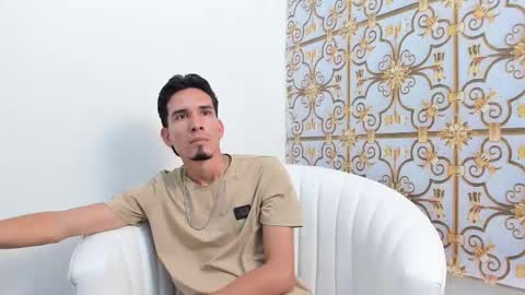 Snapshot of cum_serafin chatting on October 28, 2:59 am JOHN online show from October 28, 2:59 am