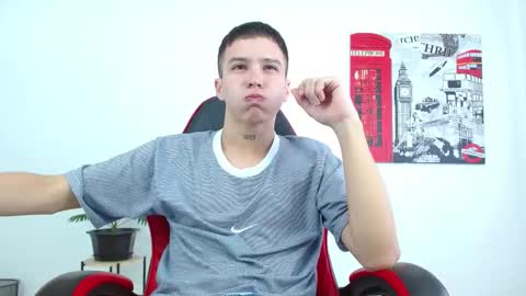 cumandres online show from October 18, 2:07 pm