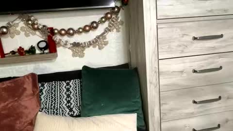 cumguzzlingskank online show from January 13, 8:41 am