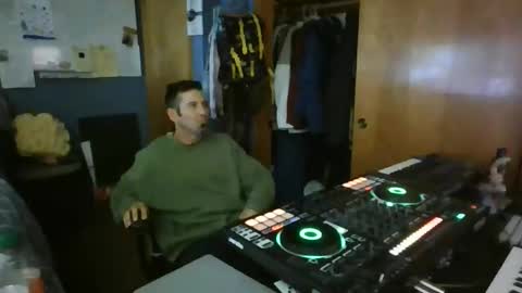 cumonmeplease6 online show from March 10, 7:13 am