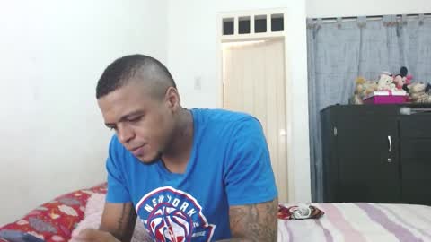 dominic and julieta... independent models online show from December 6, 10:38 am