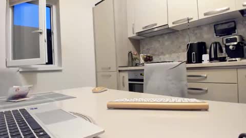 maria  alex online show from June 10, 2:12 am