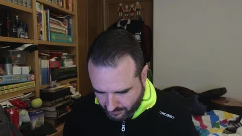 curiosillo1983 online show from April 3, 8:45 am