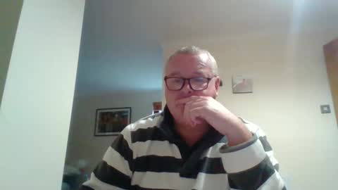 Snapshot of curiousax77 chatting on December 13, 1:22 pm curiousax77 online show from December 13, 1:22 pm