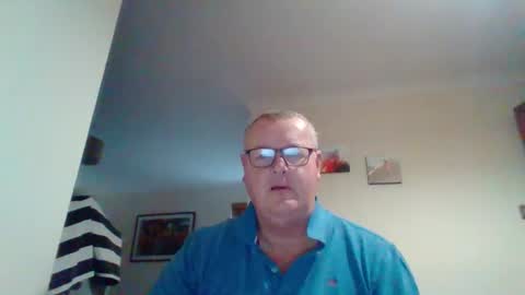 Snapshot of curiousax77 chatting on December 23, 9:27 am curiousax77 online show from December 23, 9:27 am