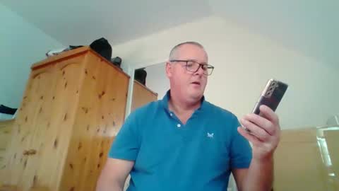 Snapshot of curiousax77 chatting on October 22, 8:14 am curiousax77 online show from October 22, 8:14 am