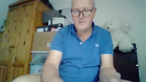 Snapshot of curiousax77 chatting on November 24, 1:00 pm curiousax77 online show from November 24, 1:00 pm