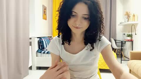 Snapshot of curlixiee chatting on June 21, 11:18 pm Kira online show from June 21, 11:18 pm