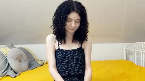 Snapshot of curlixiee chatting on July 4, 11:44 pm Kira online show from July 4, 11:44 pm