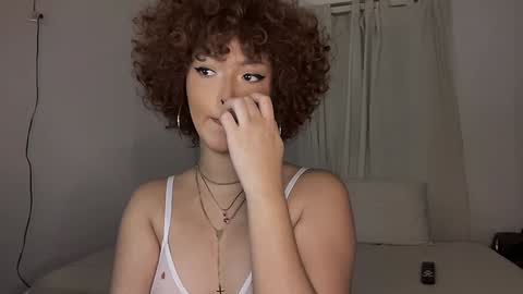 Snapshot of curls_emma chatting on January 20, 12:25 am Emma online show from January 20, 12:25 am