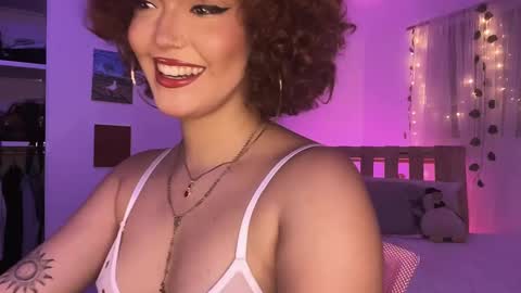 Snapshot of curls_emma chatting on March 10, 11:06 pm Emma online show from March 10, 11:06 pm