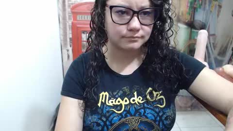 Snapshot of curly_greeneyed chatting on October 23, 8:07 pm Vannesa online show from October 23, 8:07 pm