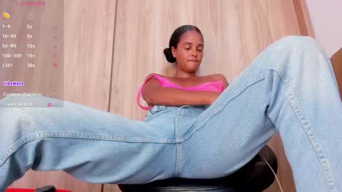 Snapshot of curly_sweett chatting on October 15, 8:20 pm Curly - OF- CURLY SWEETT online show from October 15, 8:20 pm