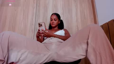 Snapshot of curly_sweett chatting on October 17, 8:33 pm Curly - OF- CURLY SWEETT online show from October 17, 8:33 pm