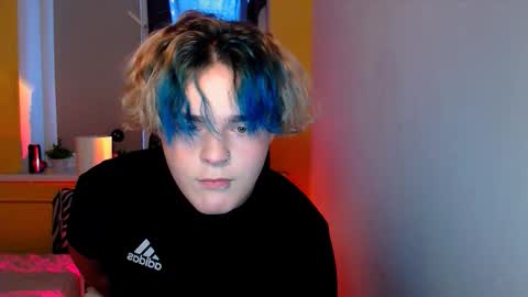 Snapshot of curlyboy_1 chatting on November 18, 1:04 pm curlyboy_1 online show from November 18, 1:04 pm