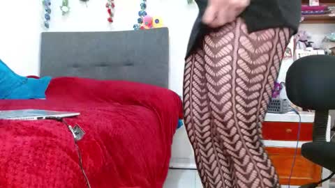 Snapshot of curlybutterfly chatting on October 17, 8:44 pm curlybutterfly online show from October 17, 8:44 pm