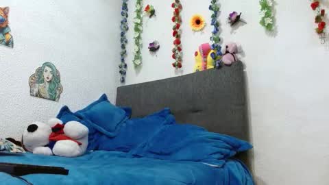 curlybutterfly online show from October 31, 10:44 pm