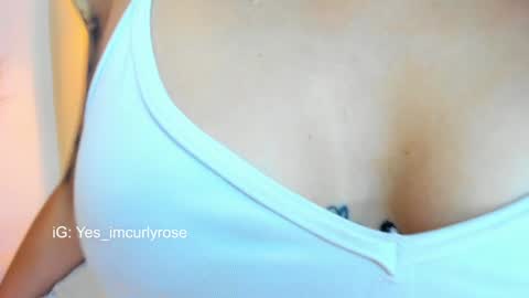 Snapshot of curlyrose_ chatting on January 7, 11:56 pm Rose online show from January 7, 11:56 pm