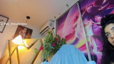 Snapshot of curlyrose_ chatting on January 11, 12:22 am Rose online show from January 11, 12:22 am