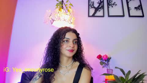 Snapshot of curlyrose_ chatting on January 26, 1:20 am Rose online show from January 26, 1:20 am