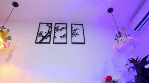 Snapshot of curlyrose_ chatting on February 13, 10:54 pm Rose online show from February 13, 10:54 pm