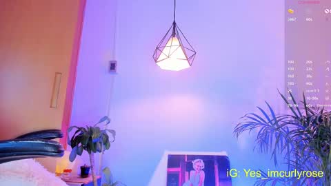Snapshot of curlyrose_ chatting on October 7, 10:40 pm Rose online show from October 7, 10:40 pm