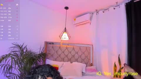 Snapshot of curlyrose_ chatting on October 12, 12:53 am Rose online show from October 12, 12:53 am