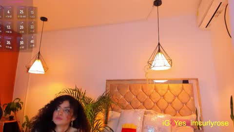 Snapshot of curlyrose_ chatting on October 18, 9:48 pm Rose online show from October 18, 9:48 pm