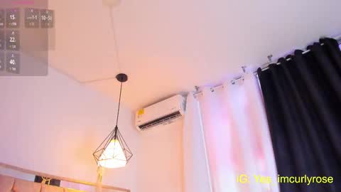 Snapshot of curlyrose_ chatting on October 20, 9:26 pm Rose online show from October 20, 9:26 pm