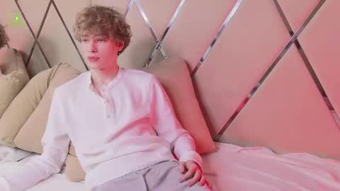 Snapshot of curlytwinkboy chatting on May 23, 5:45 am KEVIN online show from May 23, 5:45 am